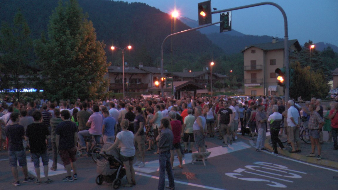 Rovetta, proteste in strada.