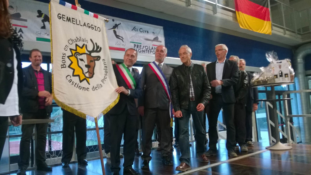 Il labaro ricevuto in dono dalla delegazione francese