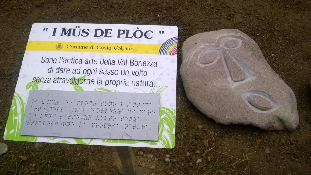 Costa Volpino giardino abbracci-3