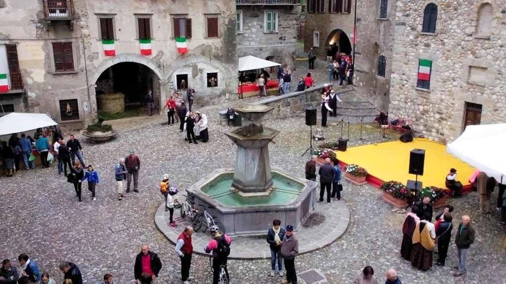 Piazza di Ogna dall'alto