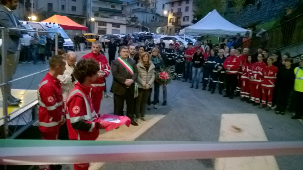 Inaugurazione della sede della Croce Rossa a Gorno, momenti della benedizione.