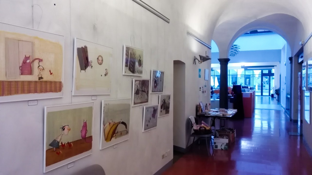 Le illustrazioni su una parete del pianoterra