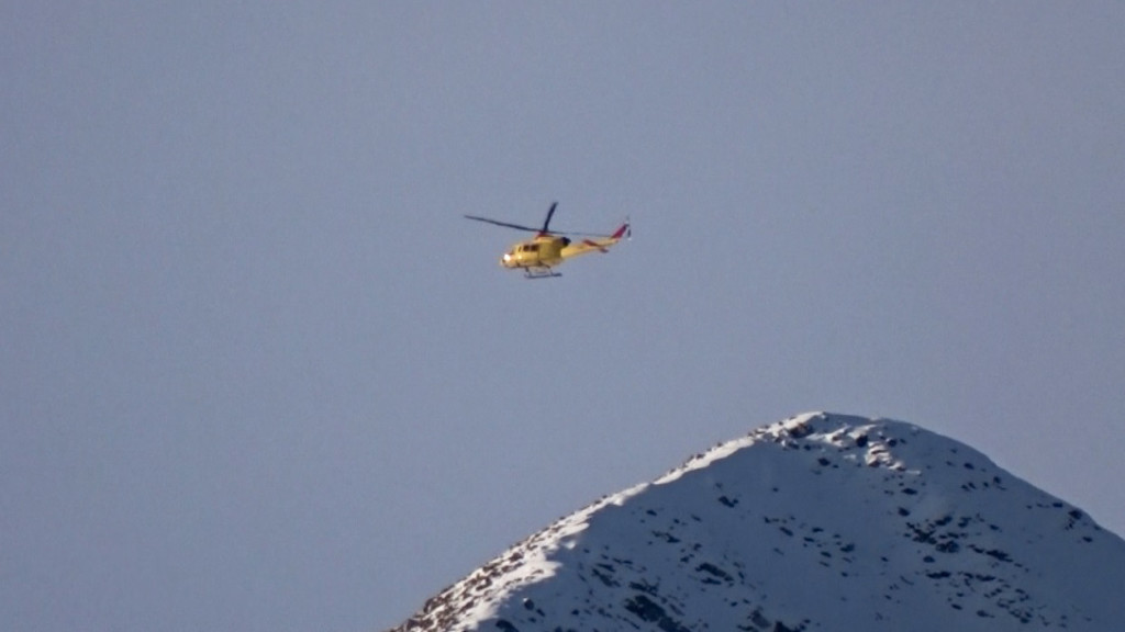 L'elicottero decollato dall'elibase di Caiolo sopra il Vaccaro