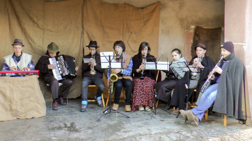 I suonatori propongono melodie natalizie