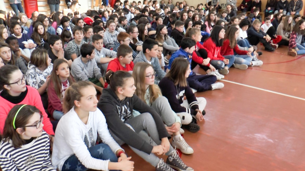 I ragazzi delle medie in palestra