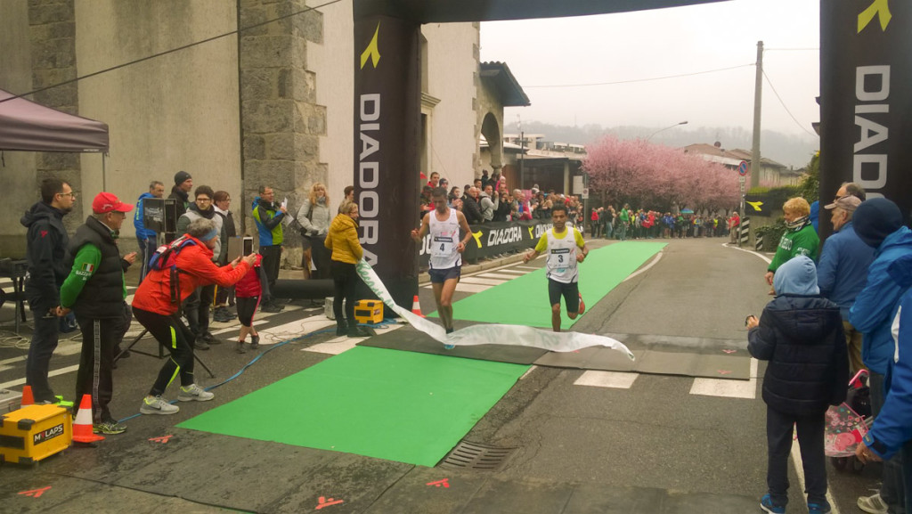 Lahcen Mokraji e Ahmed Nasef al traguardo