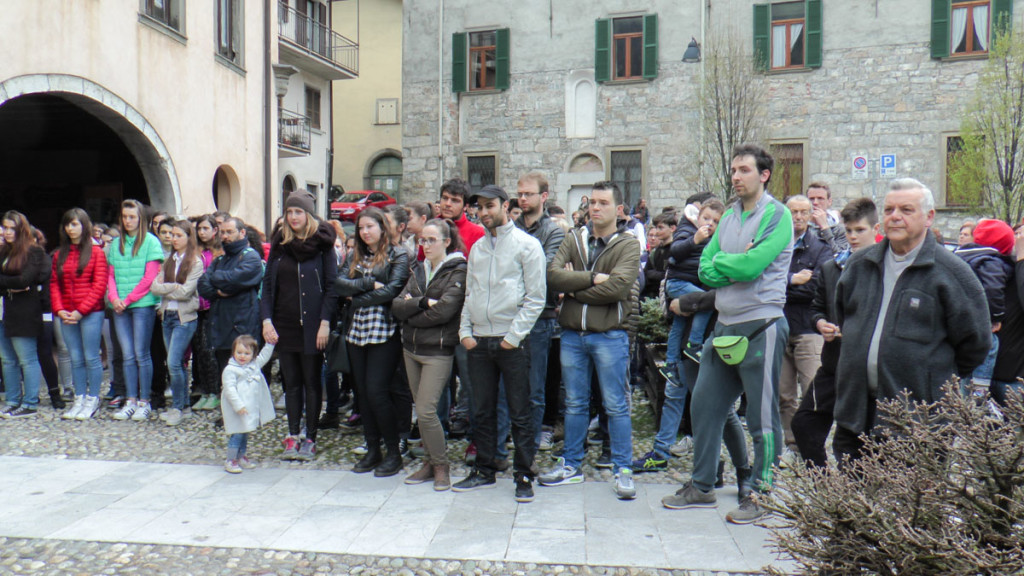 Tante persone alla cerimonia