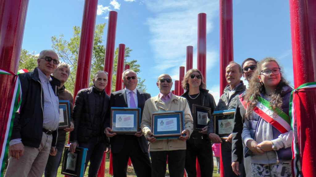 Foto di gruppo con chi ha reso possibile il Memoriale
