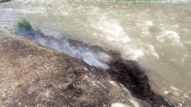 Ancora fumo, anche se meno, nel pomeriggio