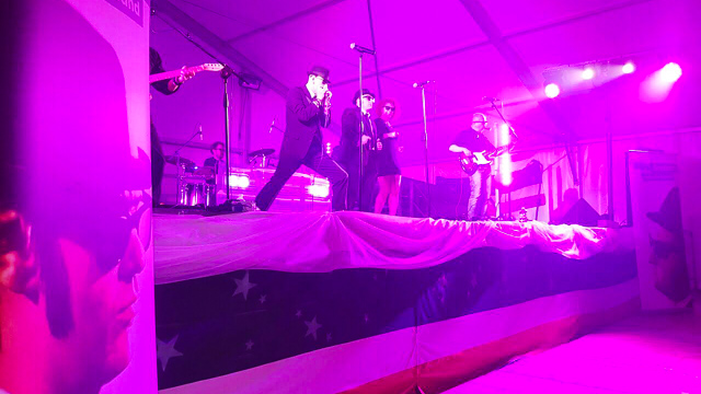 Un momento della prima serata di «Alive»