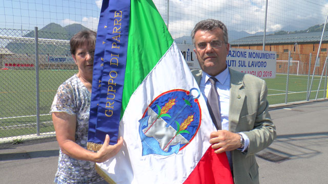 La bandiera della sezione dell'Anmil di Parre