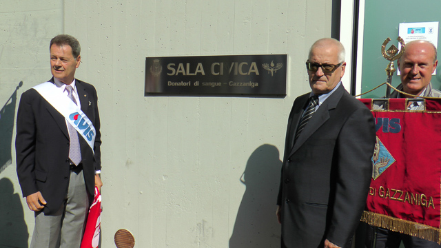 Enzo Conti e Roberto Bonaldi dopo aver scoperto la targa