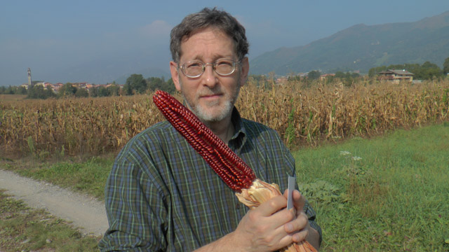 Joel Smith (Slow Food member in Usa) a Songavazzo con il Mais Rostrato Rosso di Rovetta