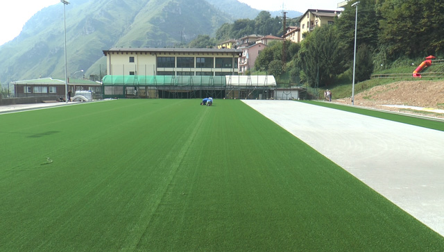 Campo in erba sintetica all'oratorio di Ponte Nossa
