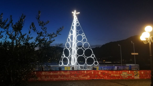 Natale Notizie.Pisogne Il Natale Si Specchia Nel Lago Myvalley It Notizie