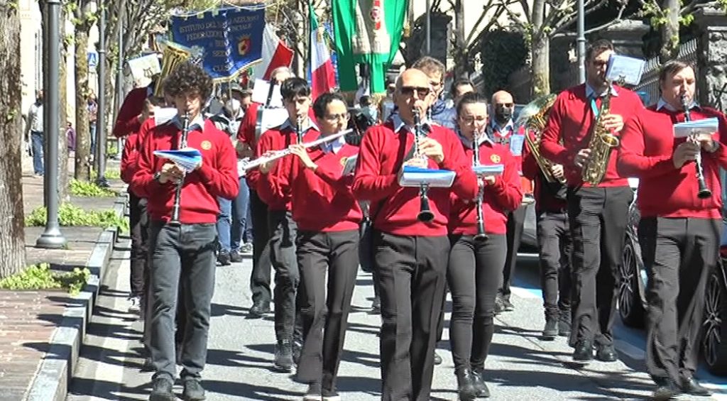 Il corteo con la Banda Cittadina Giovanni Legrenzi di Clusone